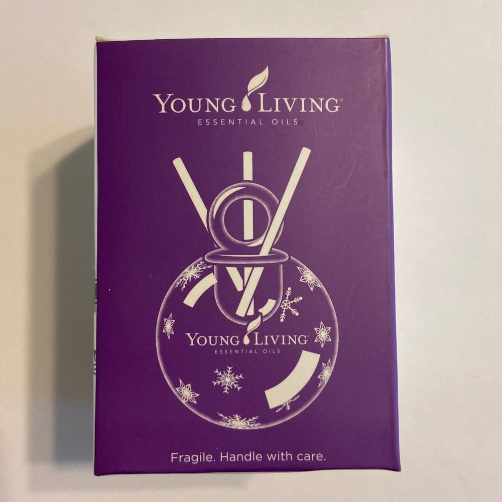 YOUNG LIVING | Glass diffuser ornament with snowflake detail